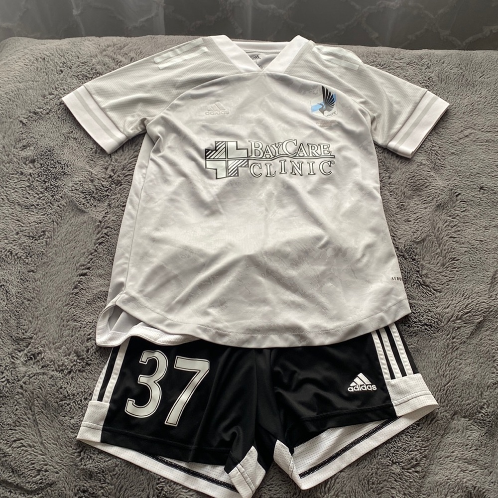 Jersey + Shorts